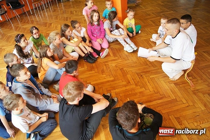 Zdjęcie w galerii na portalu naszraciborz.pl: Capoeira ściągnęła dzieci i młodzież do GCK w Nędzy wiadomości z regionu