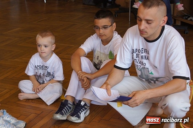 Zdjęcie w galerii na portalu naszraciborz.pl: Capoeira ściągnęła dzieci i młodzież do GCK w Nędzy wiadomości z regionu