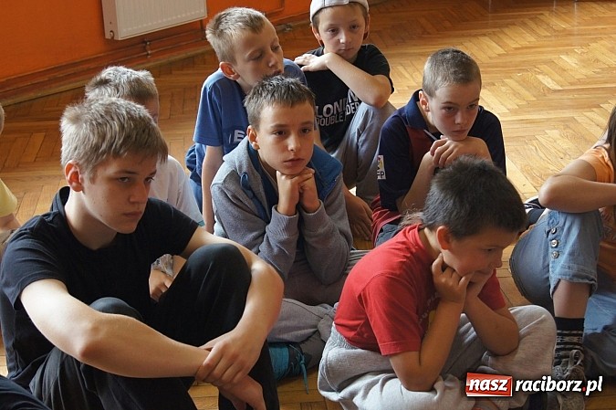 Zdjęcie w galerii na portalu naszraciborz.pl: Capoeira ściągnęła dzieci i młodzież do GCK w Nędzy wiadomości z regionu