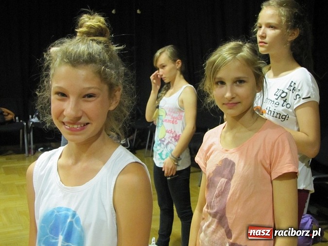 Zdjęcie w galerii na portalu naszraciborz.pl: Tanecznym krokiem rozpoczęli wakacje. Pierwsze warsztaty w RCK wiadomości z regionu