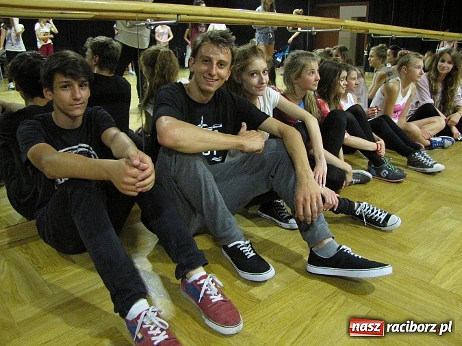 Zdjęcie w galerii na portalu naszraciborz.pl: Tanecznym krokiem rozpoczęli wakacje. Pierwsze warsztaty w RCK wiadomości z regionu