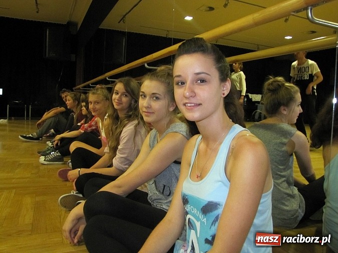 Zdjęcie w galerii na portalu naszraciborz.pl: Tanecznym krokiem rozpoczęli wakacje. Pierwsze warsztaty w RCK wiadomości z regionu