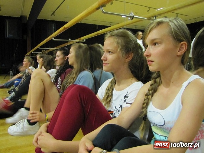 Zdjęcie w galerii na portalu naszraciborz.pl: Tanecznym krokiem rozpoczęli wakacje. Pierwsze warsztaty w RCK wiadomości z regionu