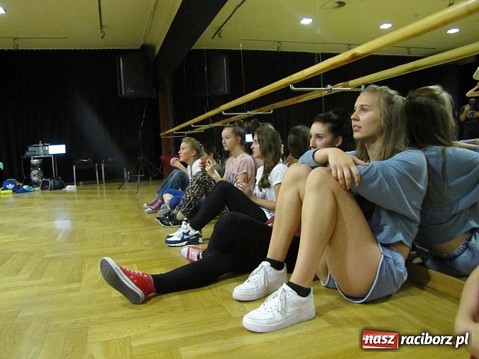 Zdjęcie w galerii na portalu naszraciborz.pl: Tanecznym krokiem rozpoczęli wakacje. Pierwsze warsztaty w RCK wiadomości z regionu