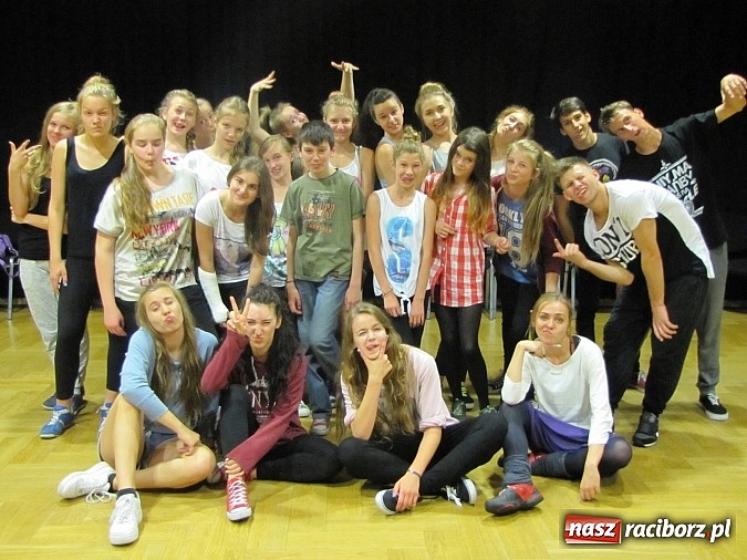 Zdjęcie w galerii na portalu naszraciborz.pl: Tanecznym krokiem rozpoczęli wakacje. Pierwsze warsztaty w RCK wiadomości z regionu