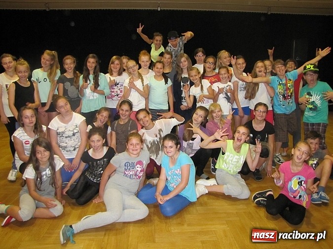 Zdjęcie w galerii na portalu naszraciborz.pl: Tanecznym krokiem rozpoczęli wakacje. Pierwsze warsztaty w RCK wiadomości z regionu