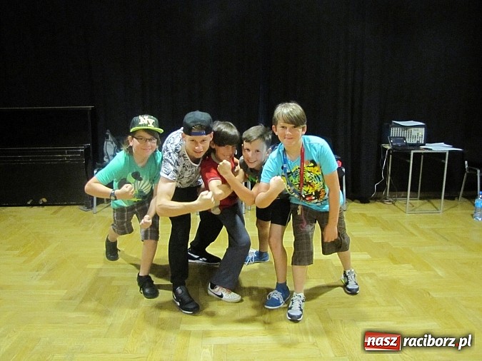 Zdjęcie w galerii na portalu naszraciborz.pl: Tanecznym krokiem rozpoczęli wakacje. Pierwsze warsztaty w RCK wiadomości z regionu