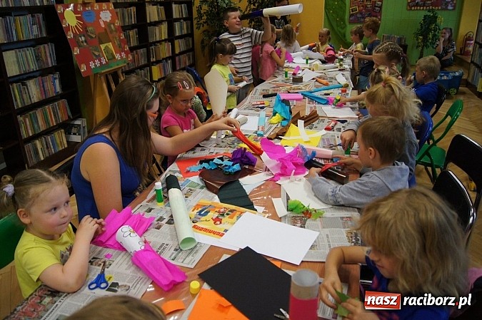 Zdjęcie w galerii na portalu naszraciborz.pl: Biblioteka w Nędzy zabiera dzieci w daleką podróż wiadomości z regionu