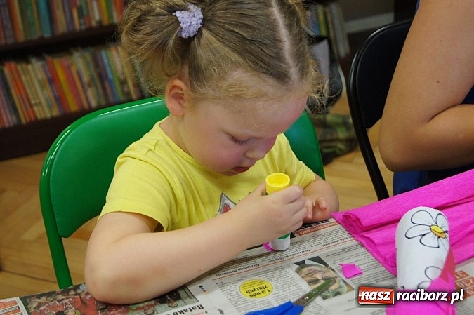 Zdjęcie w galerii na portalu naszraciborz.pl: Biblioteka w Nędzy zabiera dzieci w daleką podróż wiadomości z regionu