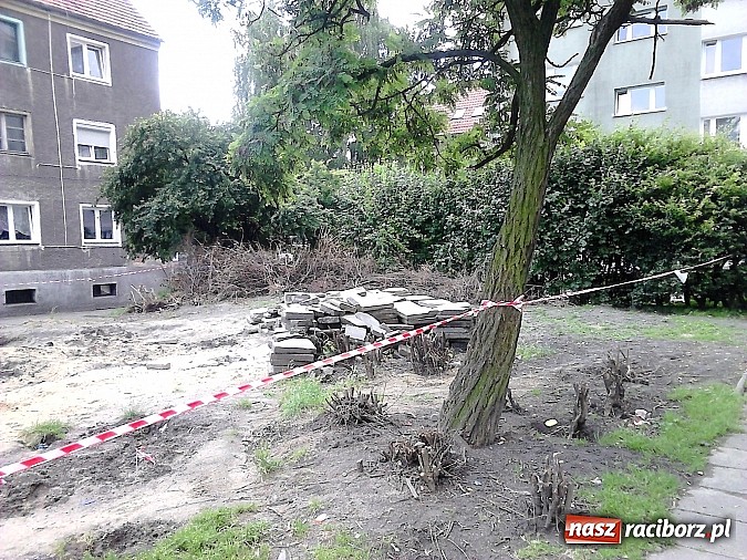 Zdjęcie w galerii na portalu naszraciborz.pl: Czytelnik pyta: Plac zabaw czy gruzowisko? wiadomości z regionu