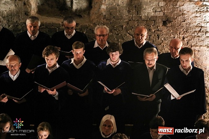 Zdjęcie w galerii na portalu naszraciborz.pl: Wspaniała muzyka w średniowiecznych murach kaplicy zamkowej św. Tomasza Becketa wiadomości z regionu