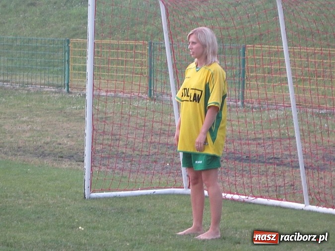 Zdjęcie w galerii na portalu naszraciborz.pl: Damy kontra pany, czyli zabawa na festynie w Rudach wiadomości z regionu