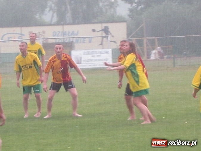 Zdjęcie w galerii na portalu naszraciborz.pl: Damy kontra pany, czyli zabawa na festynie w Rudach wiadomości z regionu