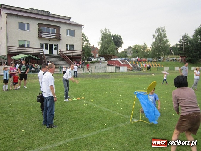 Zdjęcie w galerii na portalu naszraciborz.pl: Damy kontra pany, czyli zabawa na festynie w Rudach wiadomości z regionu