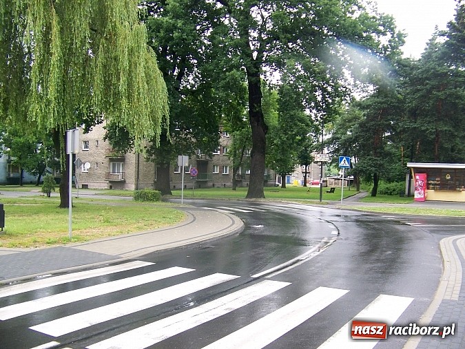 Zdjęcie w galerii na portalu naszraciborz.pl: Raciborskie PRD remontuje drogę w Kuźni wiadomości z regionu