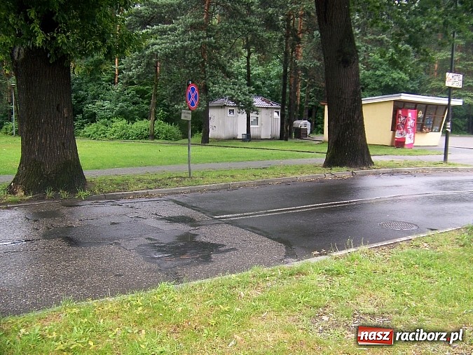 Zdjęcie w galerii na portalu naszraciborz.pl: Raciborskie PRD remontuje drogę w Kuźni wiadomości z regionu