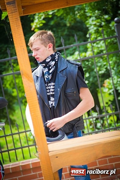 Zdjęcie w galerii na portalu naszraciborz.pl: Bezpieczniej na motorowerze. Skutery zjechały na zamek wiadomości z regionu