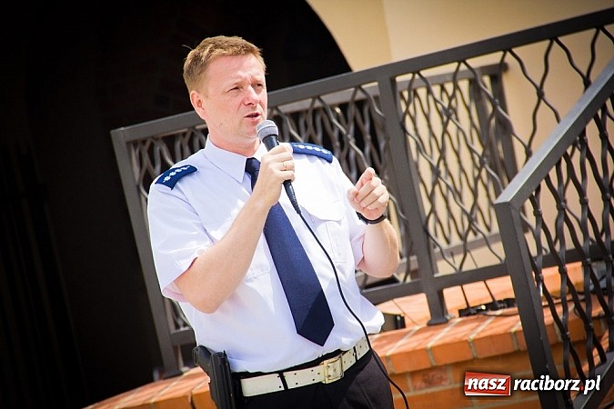 Zdjęcie w galerii na portalu naszraciborz.pl: Bezpieczniej na motorowerze. Skutery zjechały na zamek wiadomości z regionu