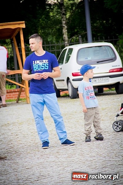 Zdjęcie w galerii na portalu naszraciborz.pl: Bezpieczniej na motorowerze. Skutery zjechały na zamek wiadomości z regionu