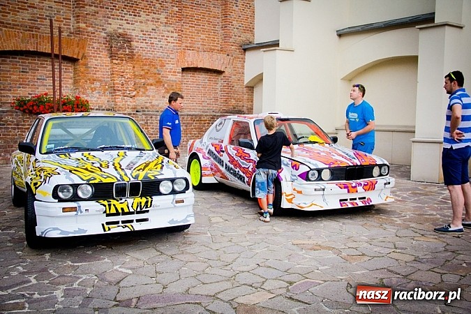 Zdjęcie w galerii na portalu naszraciborz.pl: Bezpieczniej na motorowerze. Skutery zjechały na zamek wiadomości z regionu