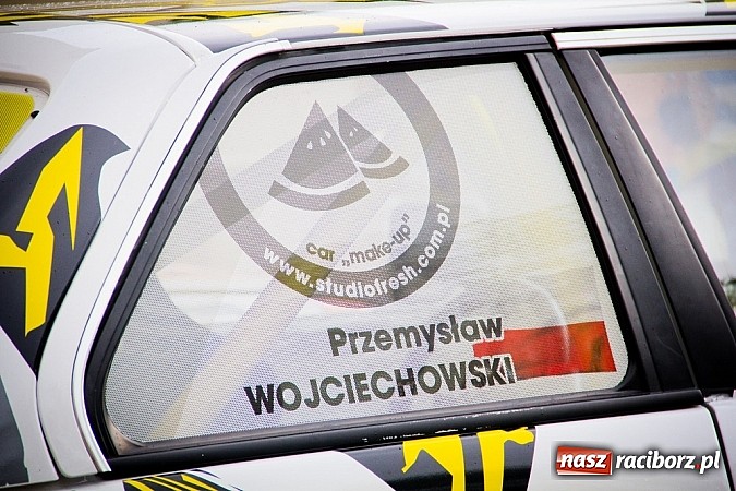 Zdjęcie w galerii na portalu naszraciborz.pl: Bezpieczniej na motorowerze. Skutery zjechały na zamek wiadomości z regionu