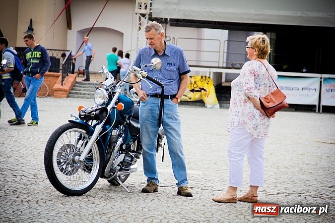 Zdjęcie w galerii na portalu naszraciborz.pl: Bezpieczniej na motorowerze. Skutery zjechały na zamek wiadomości z regionu