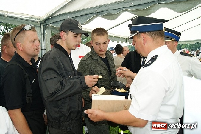 Zdjęcie w galerii na portalu naszraciborz.pl: Sikawki jak za starych dobrych lat - wideo wiadomości z regionu