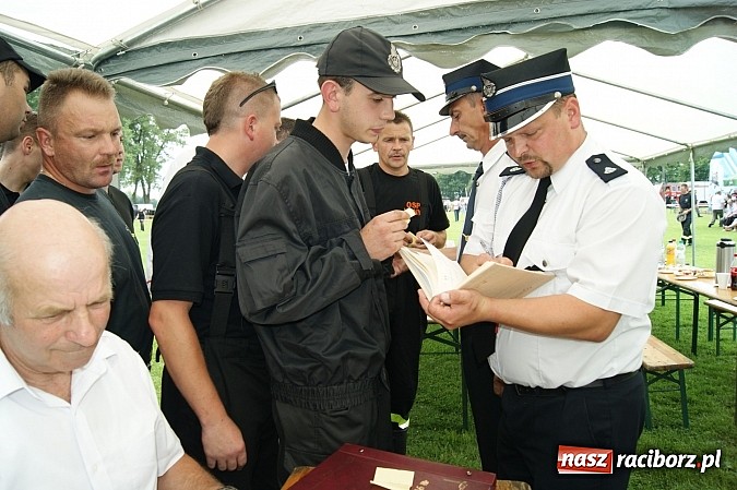 Zdjęcie w galerii na portalu naszraciborz.pl: Sikawki jak za starych dobrych lat - wideo wiadomości z regionu