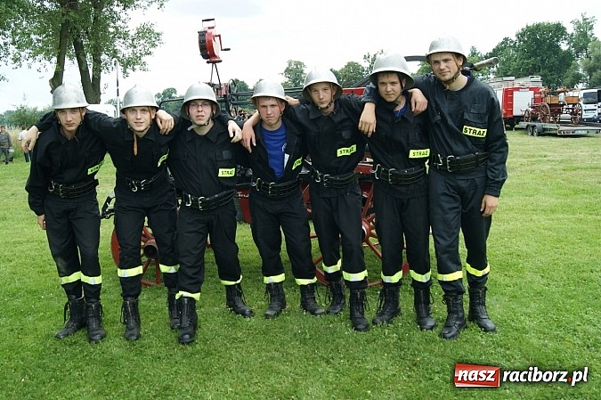 Zdjęcie w galerii na portalu naszraciborz.pl: Sikawki jak za starych dobrych lat - wideo wiadomości z regionu