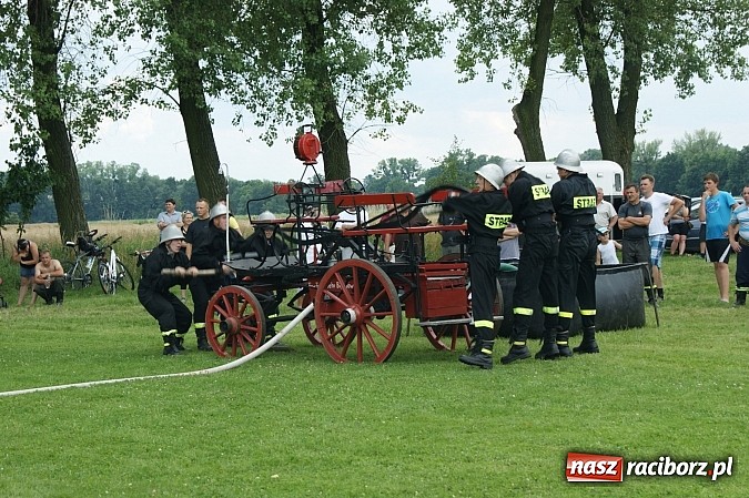 Zdjęcie w galerii na portalu naszraciborz.pl: Sikawki jak za starych dobrych lat - wideo wiadomości z regionu