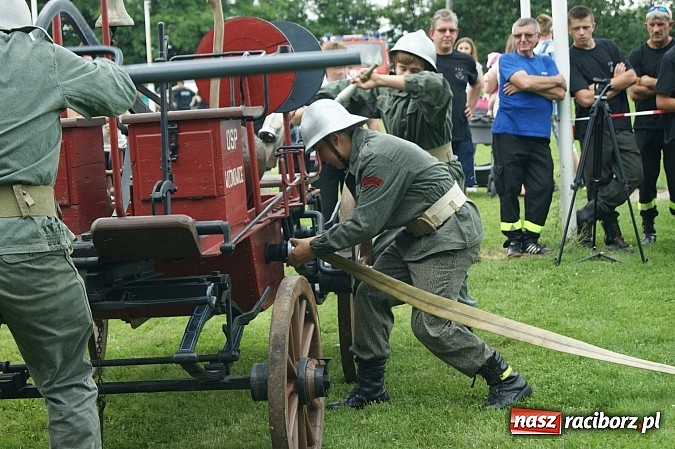 Zdjęcie w galerii na portalu naszraciborz.pl: Sikawki jak za starych dobrych lat - wideo wiadomości z regionu