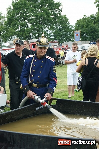 Zdjęcie w galerii na portalu naszraciborz.pl: Sikawki jak za starych dobrych lat - wideo wiadomości z regionu