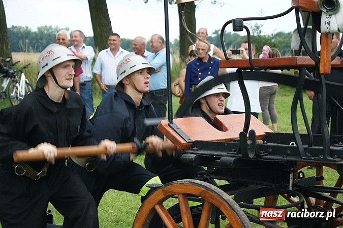 Zdjęcie w galerii na portalu naszraciborz.pl: Sikawki jak za starych dobrych lat - wideo wiadomości z regionu