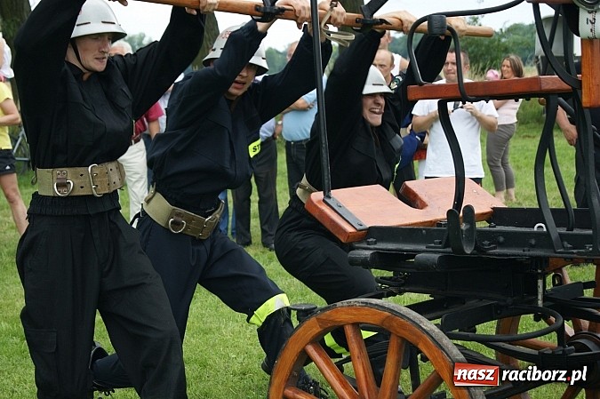 Zdjęcie w galerii na portalu naszraciborz.pl: Sikawki jak za starych dobrych lat - wideo wiadomości z regionu