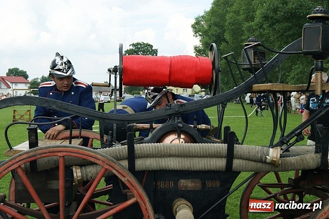 Zdjęcie w galerii na portalu naszraciborz.pl: Sikawki jak za starych dobrych lat - wideo wiadomości z regionu