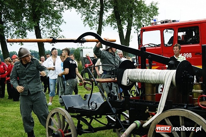 Zdjęcie w galerii na portalu naszraciborz.pl: Sikawki jak za starych dobrych lat - wideo wiadomości z regionu