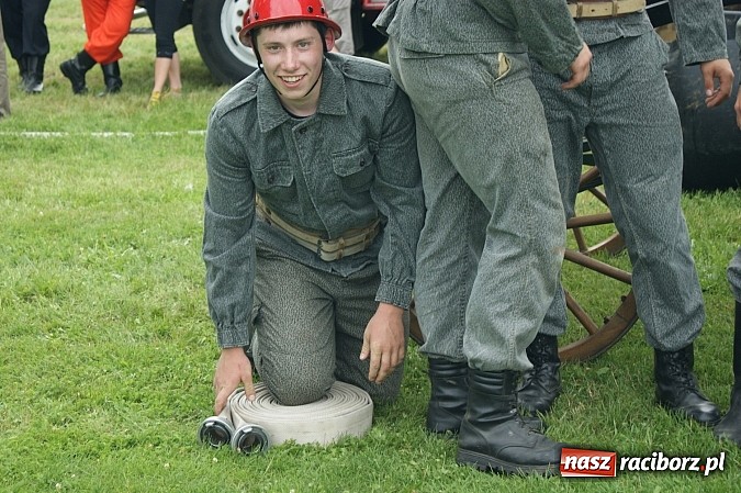 Zdjęcie w galerii na portalu naszraciborz.pl: Sikawki jak za starych dobrych lat - wideo wiadomości z regionu