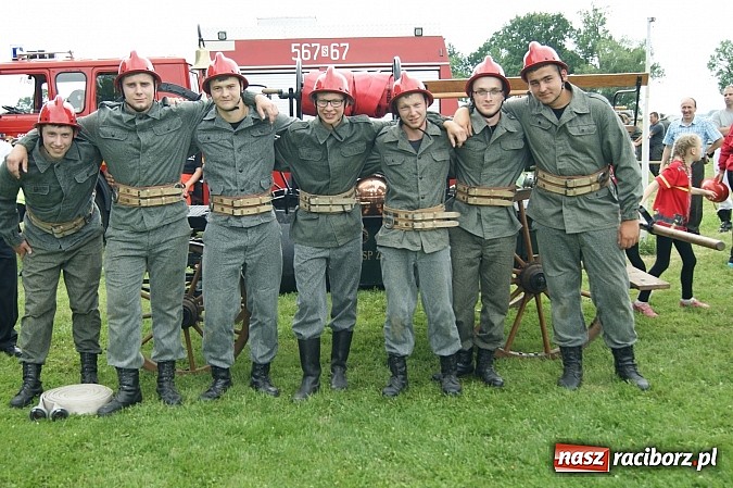 Zdjęcie w galerii na portalu naszraciborz.pl: Sikawki jak za starych dobrych lat - wideo wiadomości z regionu