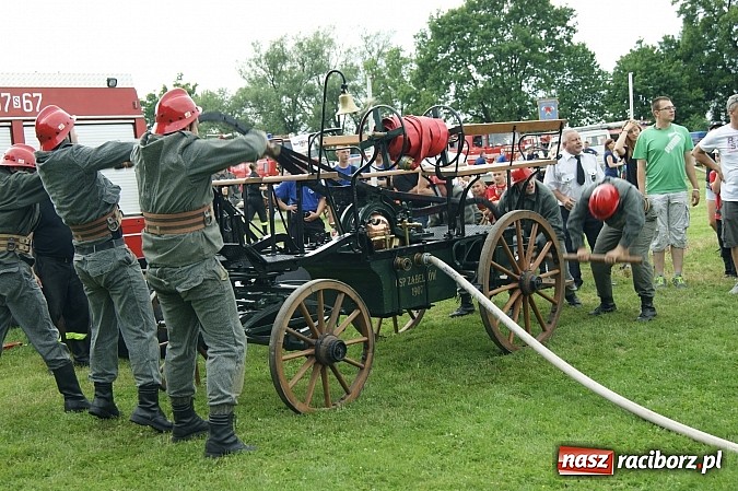 Zdjęcie w galerii na portalu naszraciborz.pl: Sikawki jak za starych dobrych lat - wideo wiadomości z regionu