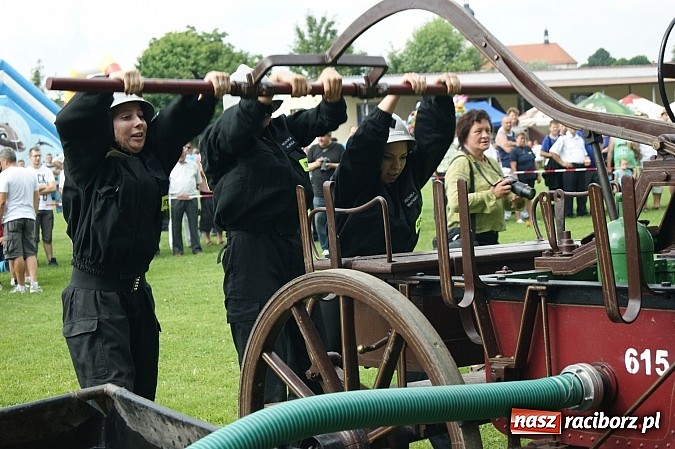 Zdjęcie w galerii na portalu naszraciborz.pl: Sikawki jak za starych dobrych lat - wideo wiadomości z regionu