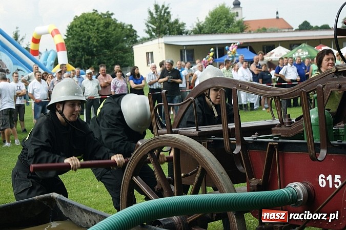 Zdjęcie w galerii na portalu naszraciborz.pl: Sikawki jak za starych dobrych lat - wideo wiadomości z regionu