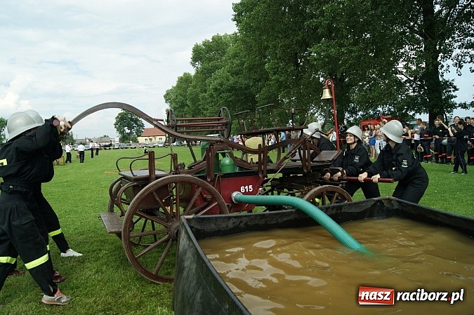 Zdjęcie w galerii na portalu naszraciborz.pl: Sikawki jak za starych dobrych lat - wideo wiadomości z regionu