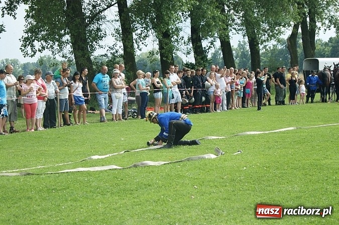 Zdjęcie w galerii na portalu naszraciborz.pl: Sikawki jak za starych dobrych lat - wideo wiadomości z regionu