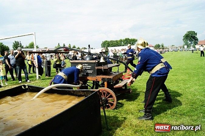 Zdjęcie w galerii na portalu naszraciborz.pl: Sikawki jak za starych dobrych lat - wideo wiadomości z regionu