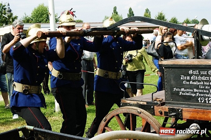 Zdjęcie w galerii na portalu naszraciborz.pl: Sikawki jak za starych dobrych lat - wideo wiadomości z regionu