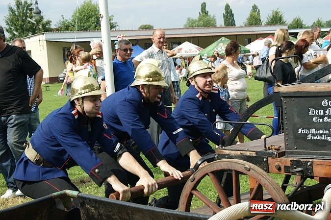 Zdjęcie w galerii na portalu naszraciborz.pl: Sikawki jak za starych dobrych lat - wideo wiadomości z regionu