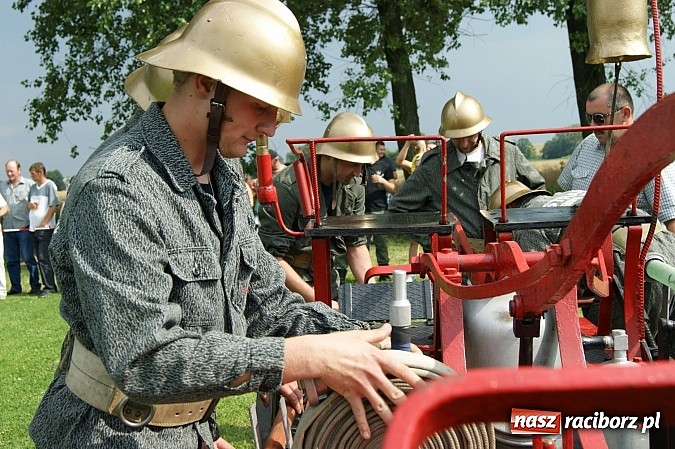 Zdjęcie w galerii na portalu naszraciborz.pl: Sikawki jak za starych dobrych lat - wideo wiadomości z regionu