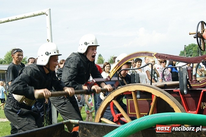 Zdjęcie w galerii na portalu naszraciborz.pl: Sikawki jak za starych dobrych lat - wideo wiadomości z regionu
