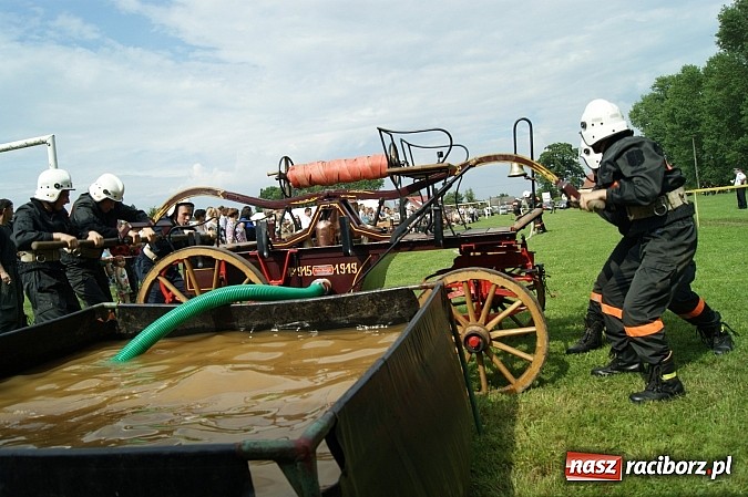 Zdjęcie w galerii na portalu naszraciborz.pl: Sikawki jak za starych dobrych lat - wideo wiadomości z regionu