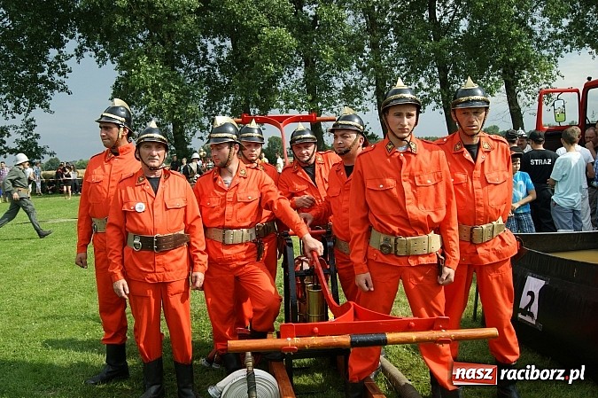 Zdjęcie w galerii na portalu naszraciborz.pl: Sikawki jak za starych dobrych lat - wideo wiadomości z regionu